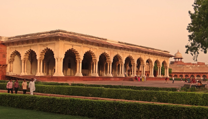 Diwan-i-am-Agra-Fort-tours