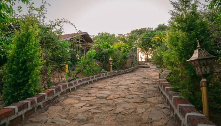 Eshi Resorts and Restaurant Bhimashankar