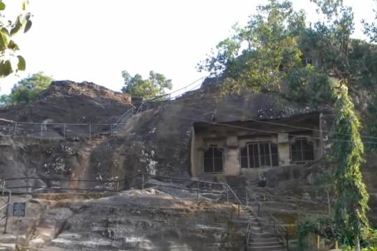  Shri Panch Pandav Caves