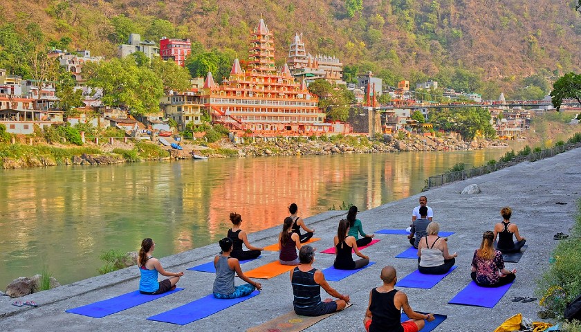 Discovering the Spiritual Magic of Ashram Life in Rishikesh as a Foreigner
